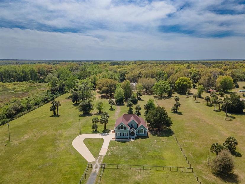 Picture of 1053 State Road 100, Florahome FL 32140