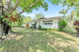 Picture of 559 Oakwood Drive, Largo, FL 33771