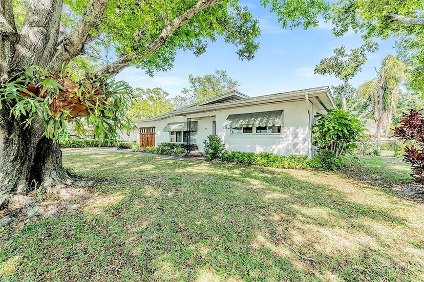 Picture of 559 Oakwood Drive, Largo FL 33771