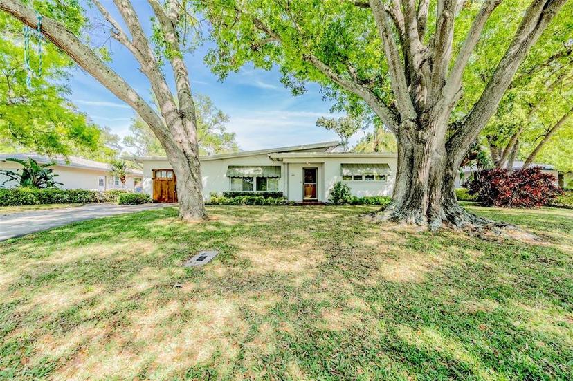 Picture of 559 Oakwood Drive, Largo FL 33771