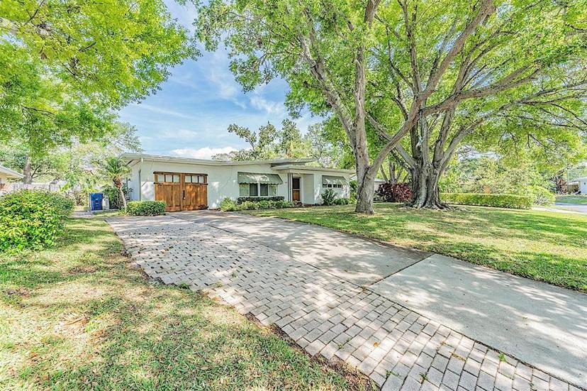 Picture of 559 Oakwood Drive, Largo FL 33771