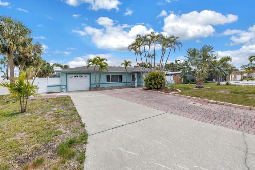 Picture of 10215 3Rd Street E, Treasure Island FL 33706