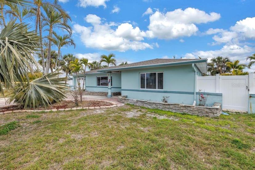 Picture of 10215 3Rd Street E, Treasure Island FL 33706