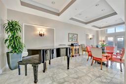 Picture of 808 3Rd Avenue W Unit 214, Bradenton, FL 34205
