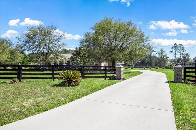 Picture of 523 SW Marynik Drive, High Springs FL 32643