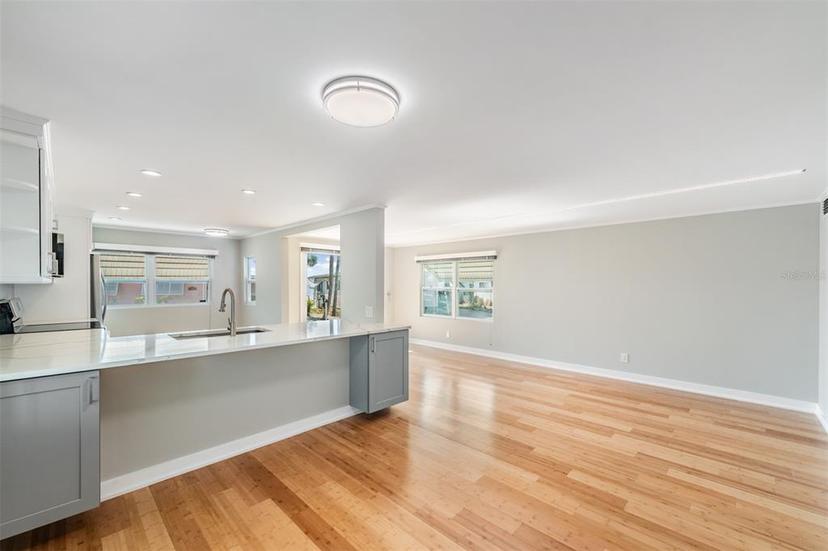 Picture of 4851 W Gandy Boulevard Unit B15L25, Tampa FL 33611