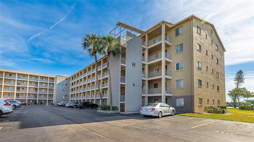 Picture of 3763 Lake Bayshore Drive Unit 310, Bradenton FL 34205