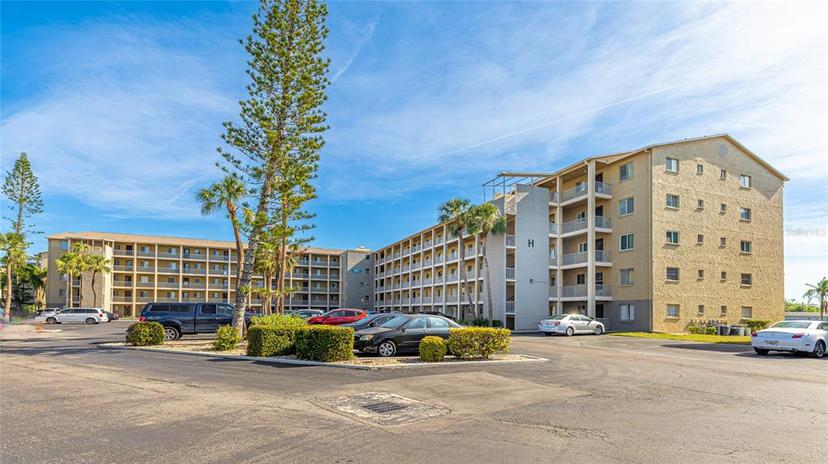 Picture of 3763 Lake Bayshore Drive Unit 310, Bradenton FL 34205