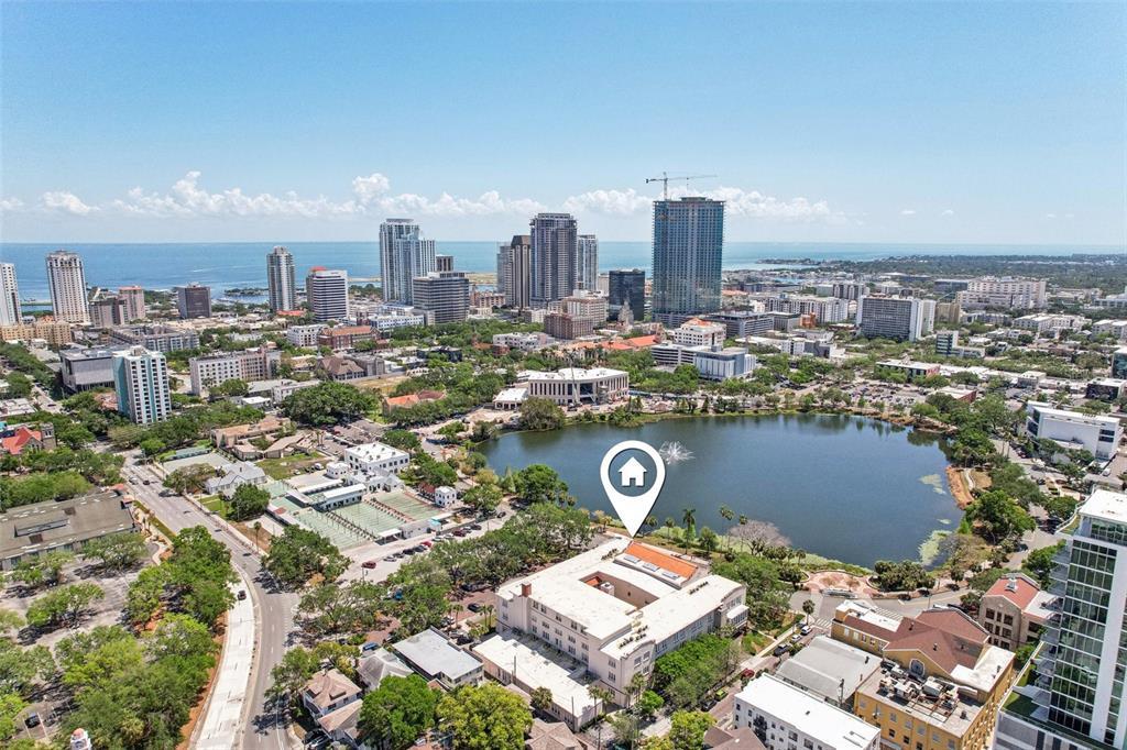 Picture of 701 Mirror Lake Drive N Unit 100, St Petersburg, FL 33701