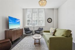 Picture of 701 Mirror Lake Drive N Unit 100, St Petersburg, FL 33701