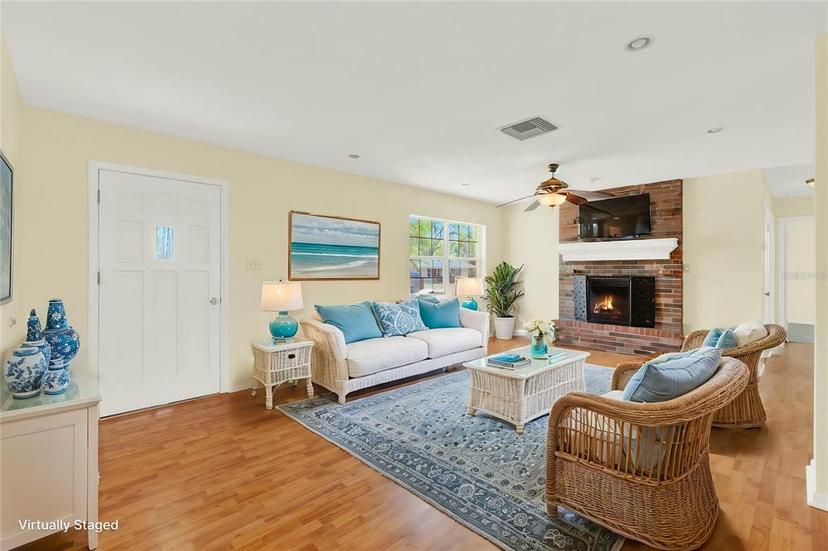 Picture of 815 Mclain Court, Tavares FL 32778