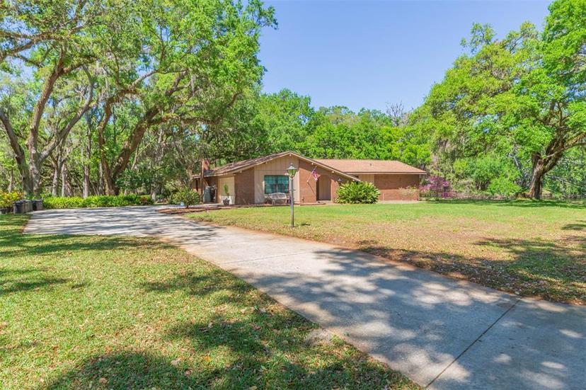 Picture of 12705 Green Oak Lane, Dade City FL 33525