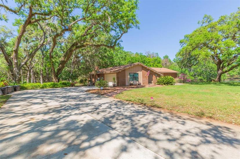 Picture of 12705 Green Oak Lane, Dade City FL 33525