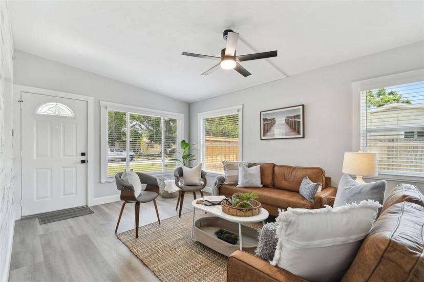 Picture of 7520 Orpine Drive N, St Petersburg FL 33702