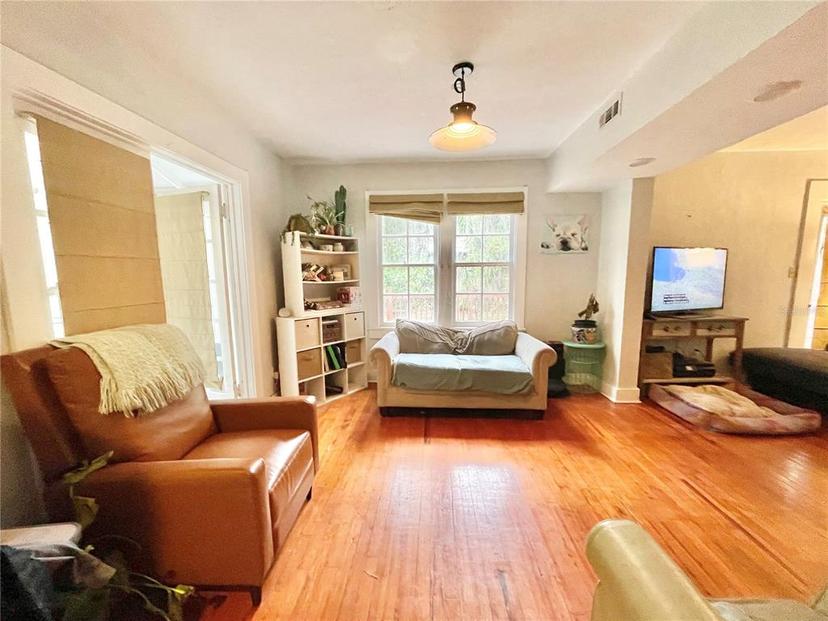 Picture of 1035 NE 3Rd Avenue, Gainesville FL 32601