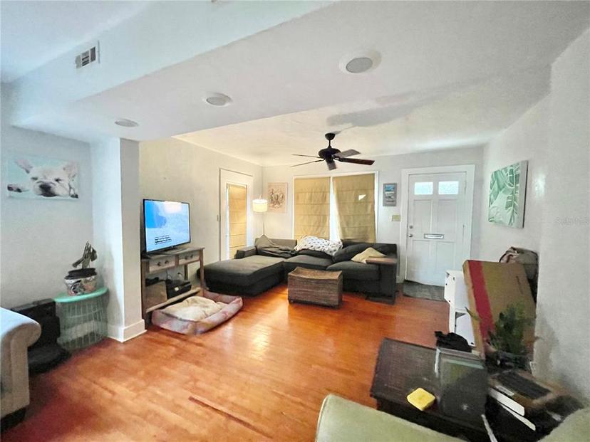 Picture of 1035 NE 3Rd Avenue, Gainesville FL 32601