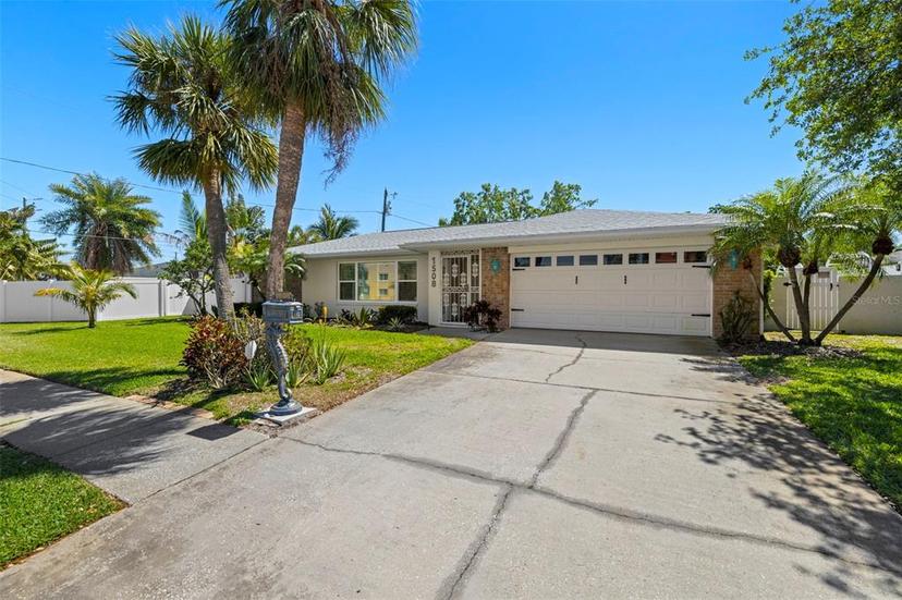 Picture of 1508 Eden Isle Boulevard Ne, St Petersburg FL 33704