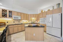 Picture of 1240 Dolphin Bay Way Unit 304, Siesta Key, FL 34242
