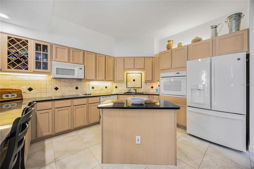 Picture of 1240 Dolphin Bay Way Unit 304, Siesta Key FL 34242