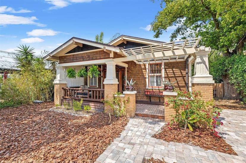 Picture of 910 E Shadowlawn Avenue, Tampa FL 33603