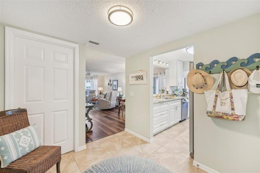 Picture of 5647 Sheffield Greene Circle Unit 29, Sarasota FL 34235