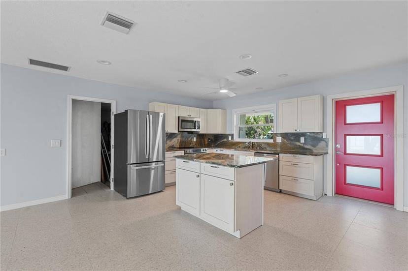 Picture of 918 Edgewater Drive, Englewood FL 34223