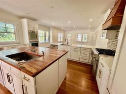 Picture of 138 W Stetson Avenue, Deland, FL 32720
