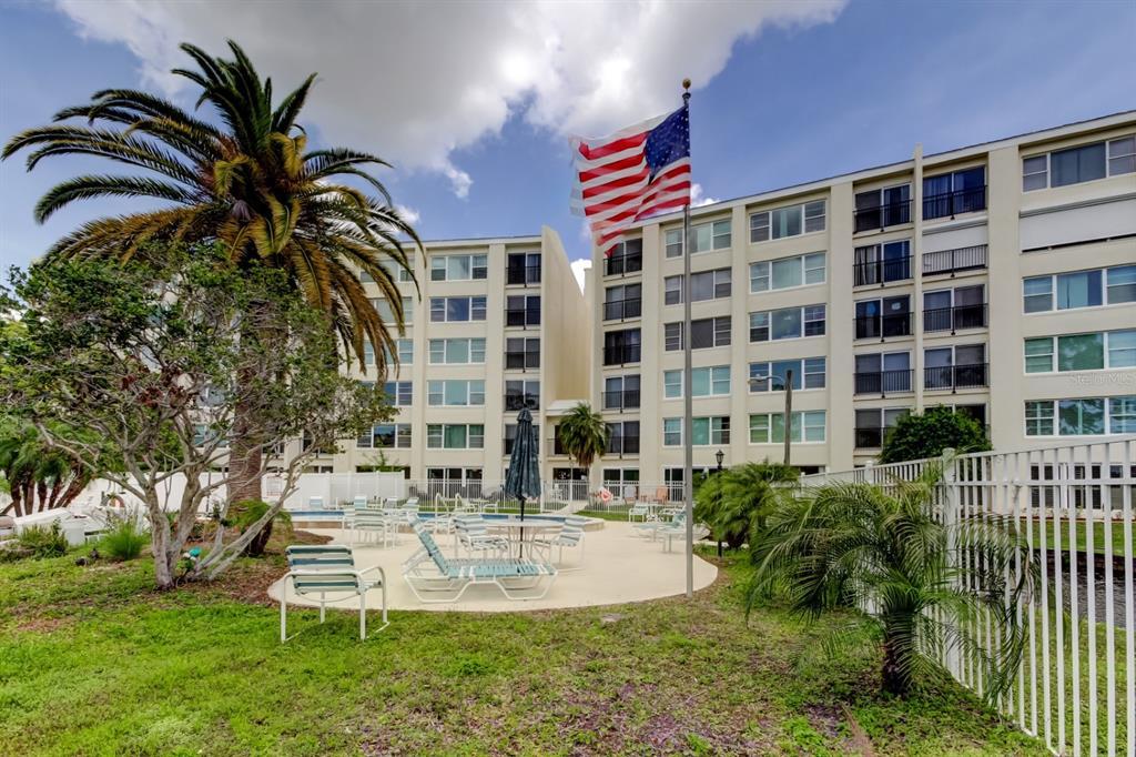 Picture of 225 Country Club Drive Unit 1104, Largo, FL 33771