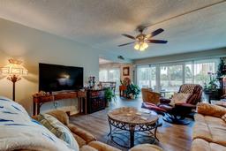 Picture of 225 Country Club Drive Unit 1104, Largo, FL 33771