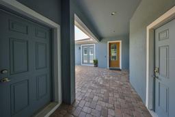 Picture of 6907 Crestpoint Drive, Apollo Beach, FL 33572