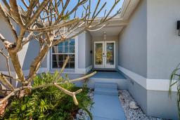 Picture of 9409 Sun Isle Drive Ne, St Petersburg, FL 33702
