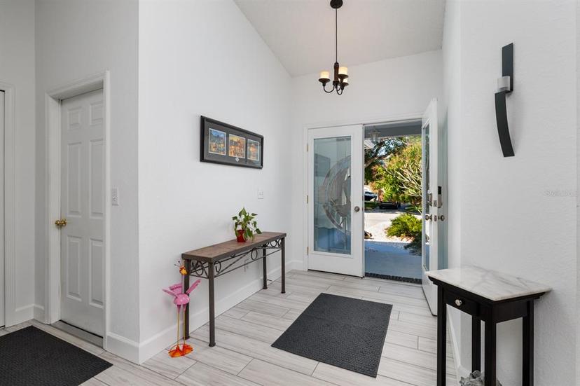 Picture of 9409 Sun Isle Drive Ne, St Petersburg FL 33702