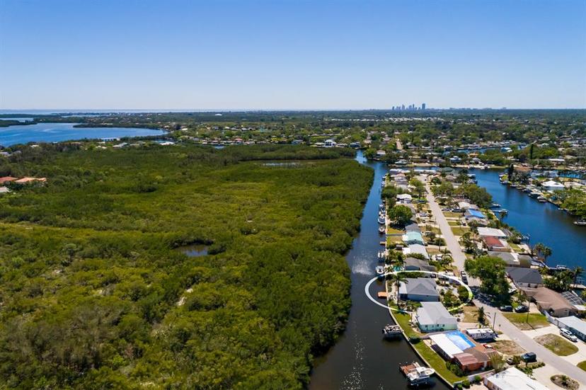 Picture of 9409 Sun Isle Drive Ne, St Petersburg FL 33702