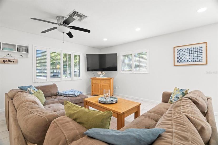Picture of 347 Patica Road Ne, St Petersburg FL 33702