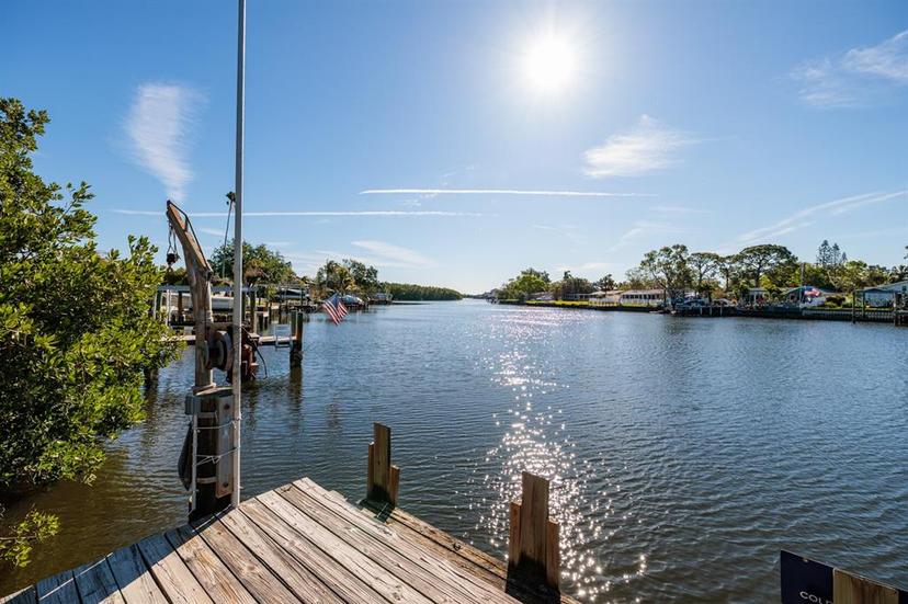 Picture of 284 Sunlit Cove Drive Ne, St Petersburg FL 33702