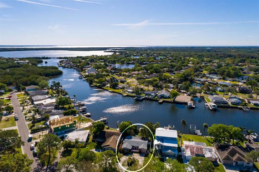 Picture of 284 Sunlit Cove Drive Ne, St Petersburg FL 33702