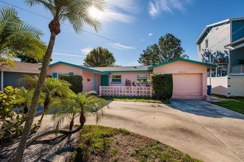 Picture of 284 Sunlit Cove Drive Ne, St Petersburg FL 33702