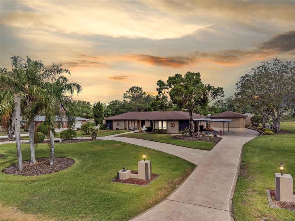 Picture of 8947 Oakwood Drive, Lake Wales, FL 33898
