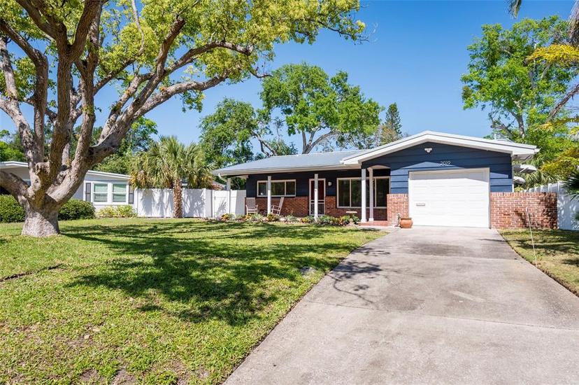 Picture of 2019 Inner Circle S, St Petersburg FL 33712
