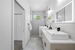 Picture of 3422 E Powhatan Avenue, Tampa, FL 33610