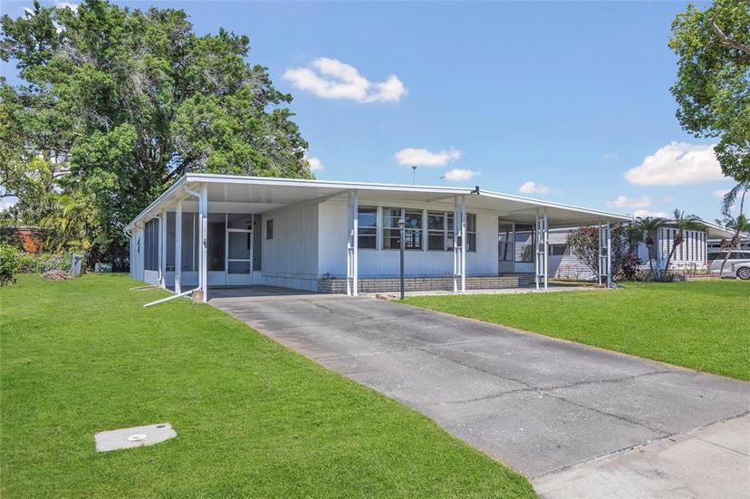 Picture of 1112 Elkhart Circle, Tavares FL 32778