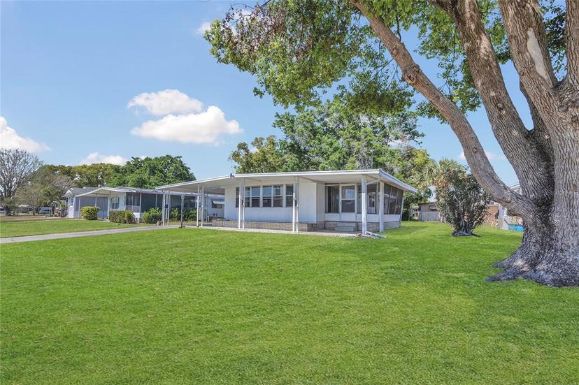 Picture of 1112 Elkhart Circle, Tavares FL 32778