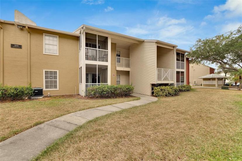 Picture of 209 Lake Brook Circle Unit 104, Brandon FL 33511