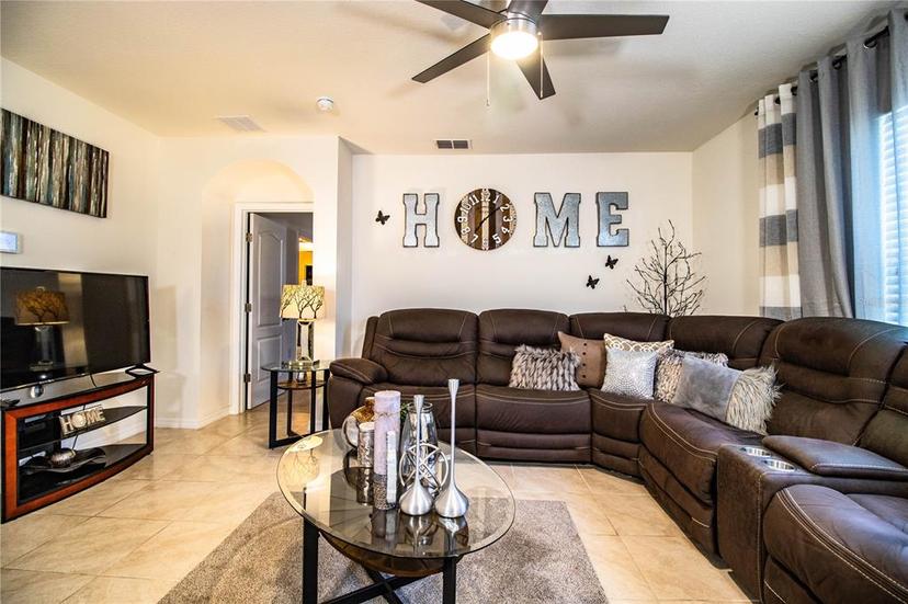Picture of 437 Montego Bay Drive, Mulberry FL 33860