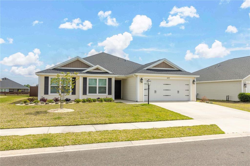 Picture of 3273 Dzuro Drive, Oxford, FL 34484