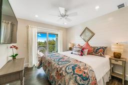 Picture of 336 Avenida De Mayo, Sarasota, FL 34242