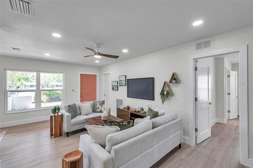 Picture of 5833 Dartmouth Avenue N, St Petersburg FL 33710