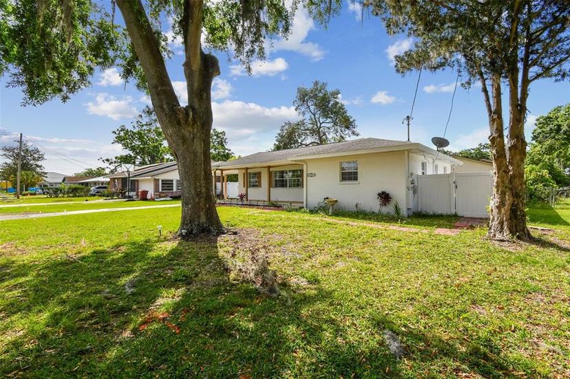 Picture of 2001 Spooner Drive, Plant City FL 33563