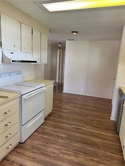 Picture of 2020 E Lake Drive Unit Ge, Zellwood, FL 32798