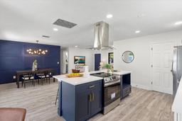 Picture of 3325 W Paris Street, Tampa, FL 33614